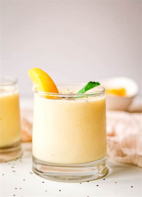 banana-peach-smoothie-vegan-keeping-the-peas image