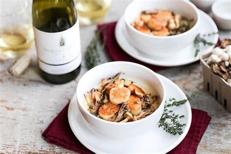 scallops-and-mushrooms-in-white-wine-sauce-over image