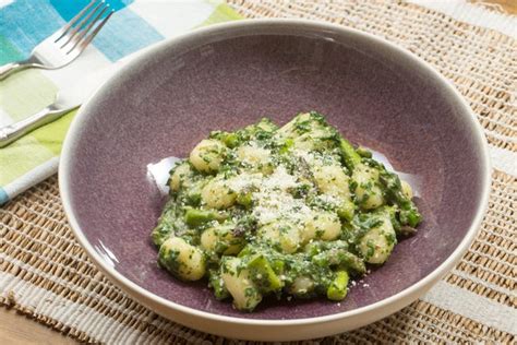spinach-pesto-gnocchi-with-sauted-asparagus-brown-butter image