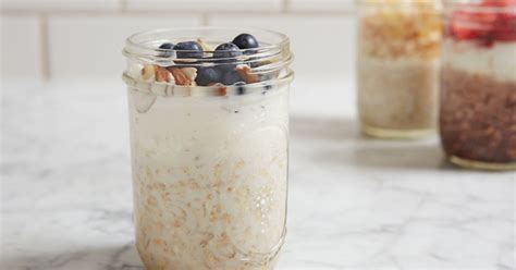 overnight-oats-with-blueberries-and-almonds-purewow image