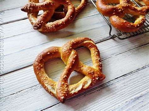 homemade-german-pretzels-german-pretzel image