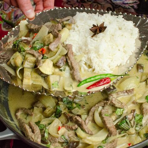 thai-green-beef-curry-simple-15-minute-recipe-by image