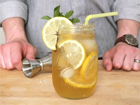sparkling-rum-lemonade-the-fitchen image
