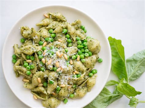 easy-pesto-pasta-recipe-with-peas-ready-in-25 image