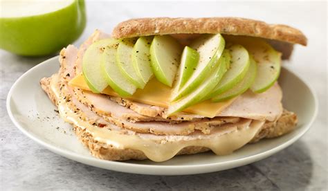 turkey-apple-and-gouda-sandwich-olymel image