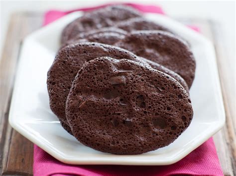 recipe-flourless-double-chocolate-cookies-whole image