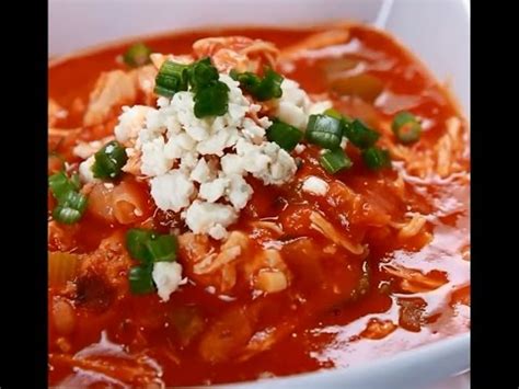 cooking-tasty-food-slow-cooker-buffalo-chicken-chili image