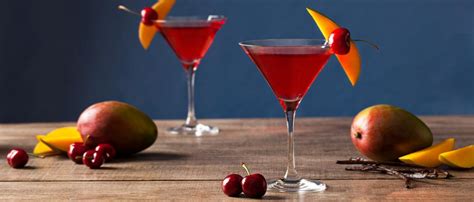 mango-cran-tini-cocktail-recipe-mango-vodka-drink image