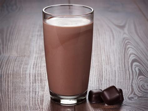 5-proven-benefits-of-chocolate-milk-organic-facts image