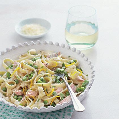 fettuccine-alfredo-with-ham-and-peas image