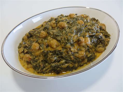 chana-saag-indian-spinach-chickpea-curry-faes image