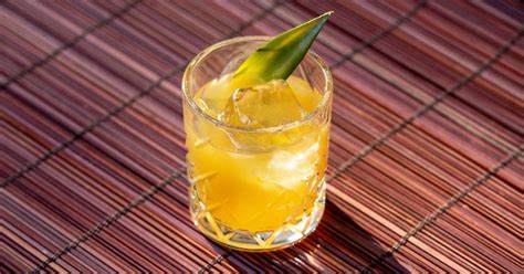 bow-tie-cocktail-recipe-liquorcom image