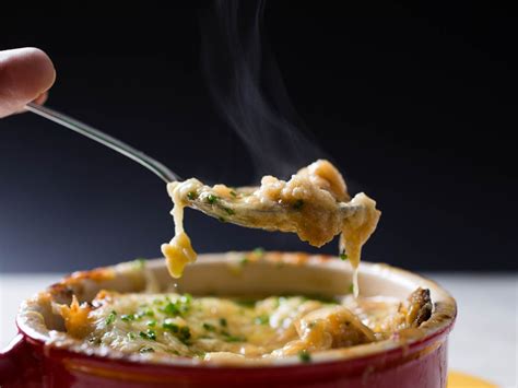 french-onion-soup-soupe-loignon-gratine image