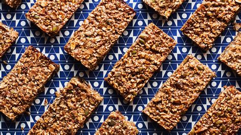 25-fortifying-breakfast-bar-and-energy-bite image