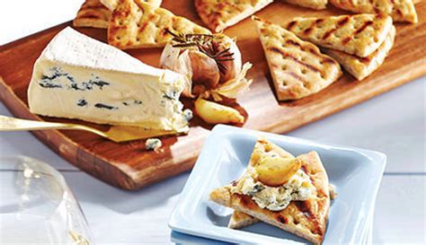 bbq-roasted-garlic-cambozola-cheese-with-grilled-pitas image