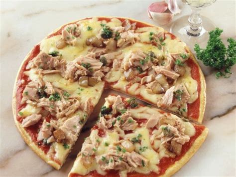 tuna-pizza-recipe-eat-smarter-usa image