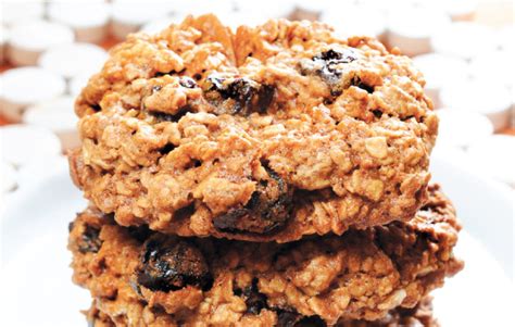 oatmeal-cherry-breakfast-cookies-with-almonds image