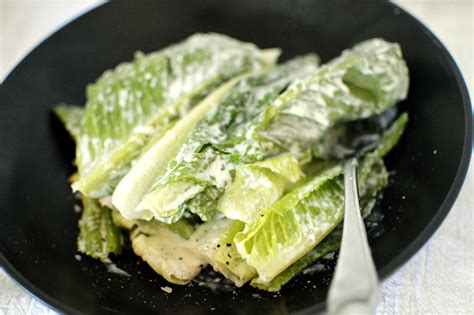 romaine-hearts-with-caesar-salad-dressing-that image