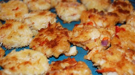 donnas-lobster-cakes-maine-lobster image