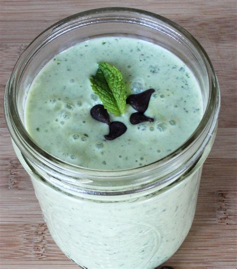 mint-chocolate-chip-smoothie-eat-gluten-free image