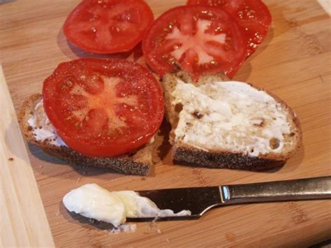the-tomato-sandwich-summers-ultimate-food image