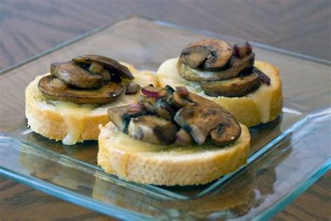 mushroom-and-swiss-cheese-crostini-uncle-jerrys image
