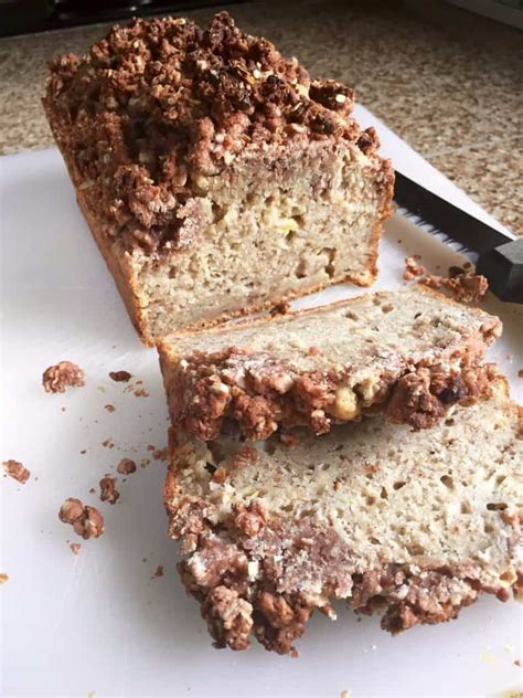 banana-bread-with-streusel-topping-family-friends-food image