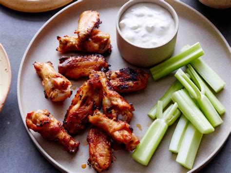 buffalo-wings-with-blue-cheese-dipping-sauce image