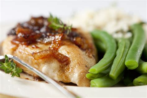 recipe-for-caramelized-onion-and-garlic-chicken-the image