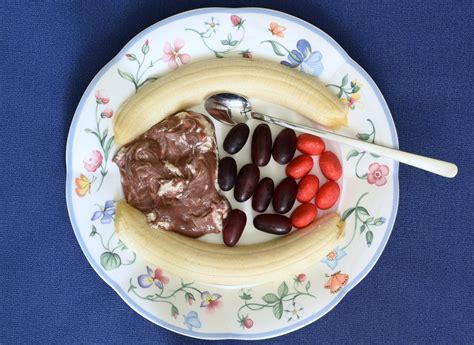 glyko-me-mila-kai-bananes-apple-and-banana-pudding image