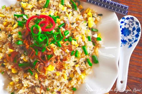 chinese-egg-fried-rice-recipe-蛋炒饭-huang-kitchen image