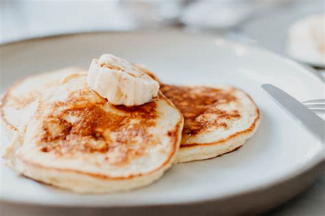 low-carb-ricotta-hotcakes-with-honeycomb-butter image