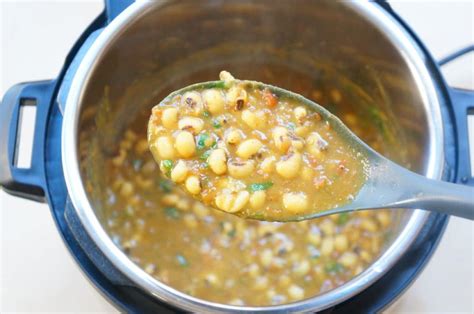 black-eyed-peas-curry-indian-lobia-masala-piping image