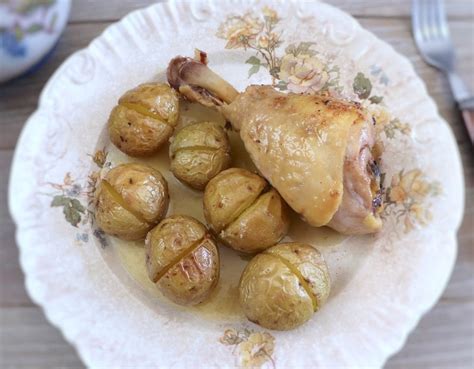 chicken-with-roasted-potatoes-food-from-portugal image