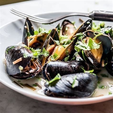 spicy-coconut-mussels-with-lemongrass-how-to-cook image