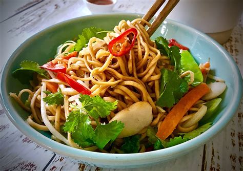 thai-food-made-easy-chow-mein-vegetarian image