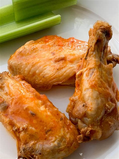 buffalo-style-chicken-wings-blue-cheese-dip-hot image