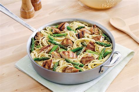 linguine-with-grilled-chicken-and-asparagus-safeway image