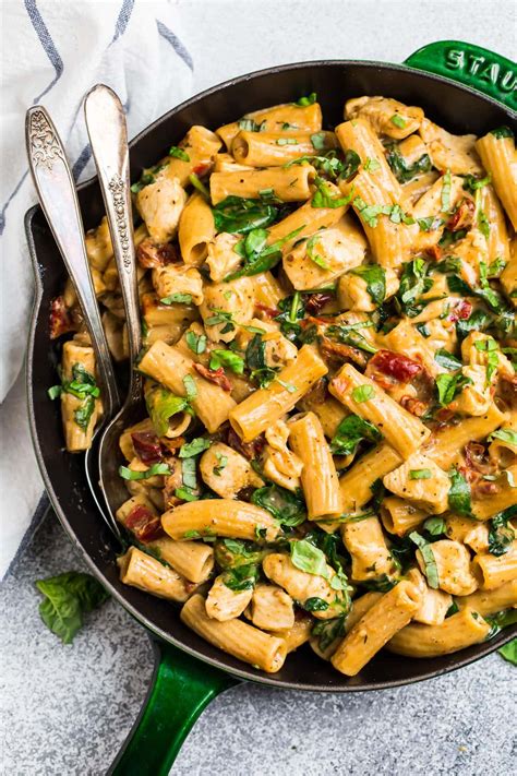 tuscan-chicken-mac-and-cheese-well image