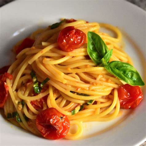 13-tomato-sauce-recipes-using-fresh-tomatoes image