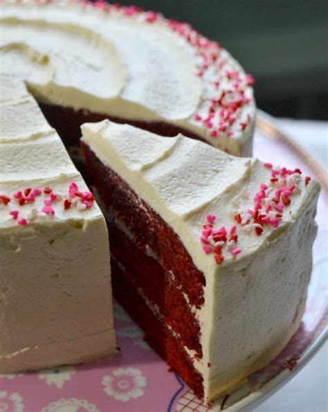 classic-red-velvet-cake-with-old-fashioned-white image