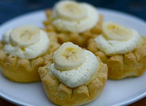 mini-banana-cream-pies-the-baker-chick image