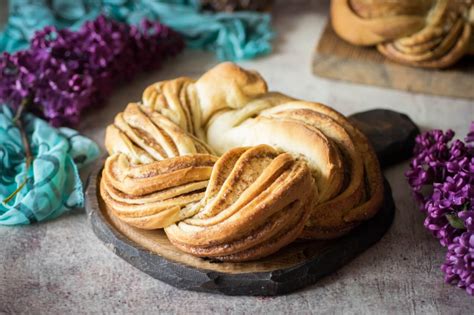 braided-cinnamon-bread-estonian-kringel-nifty image