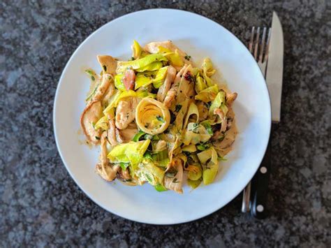 creamy-chicken-with-mushrooms-and-leeks image