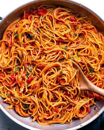 one-pot-spaghetti-the-chunky-chef image