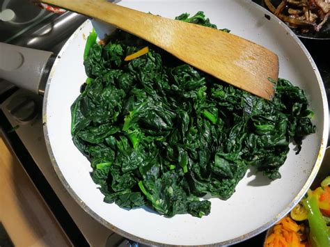spinach-nutrition-health-benefits-and-diet-medical image