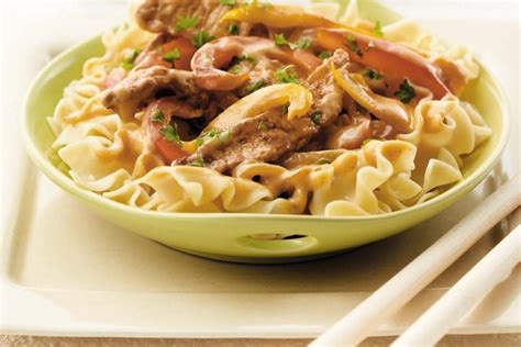 pork-and-sweet-peppers-on-noodles-canadian image