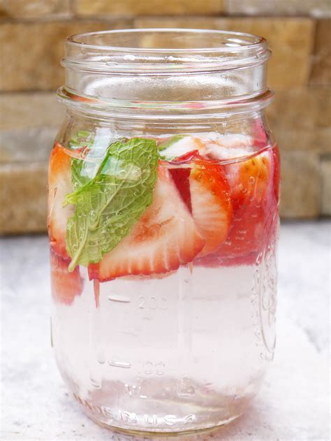 strawberry-mint-water-nutrition-by-mia image