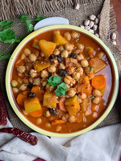 pumpkin-stew-with-chickpeas-recipe-by-archanas image