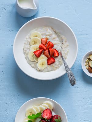 steel-cut-oats-with-bananas-and-strawberries-paula image